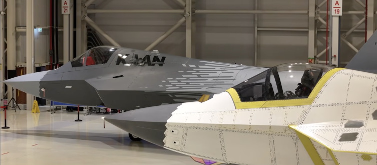 ASELSAN imzalı TULGAR, pilotun ihtiyaç duyduğu tüm kritik bilgileri kasktaki vizöre yansıtıyor.